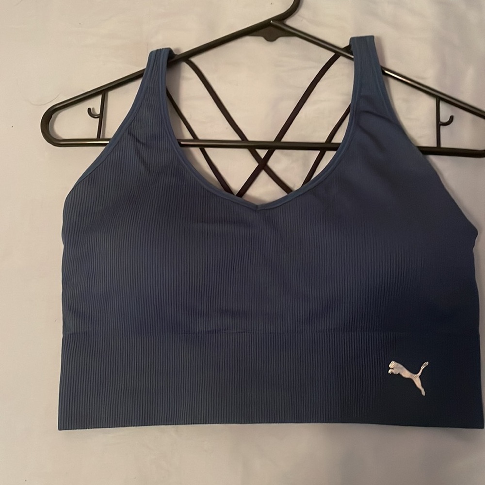 I’m selling a puma sports bra